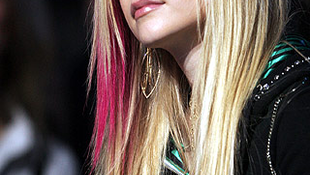 Avril Lavigne kirúgta a menedzserét és terhes