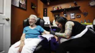 Tetovált nagymamák &#8211; új divat a láthatáron (Videóval)