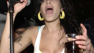 Amy Winehouse a Mikulással szexel?