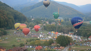 Hőlégballonoktól lehet színes a hétvégénk 