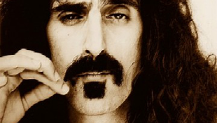 Mellszobrot kap Frank Zappa