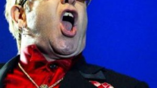 Elton ukrán kisfiút támogat anyagilag