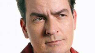 Bosszúból  fog meghalni Charlie Sheen