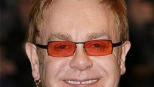 Elton John jókora fityisszel a zsebében ment haza