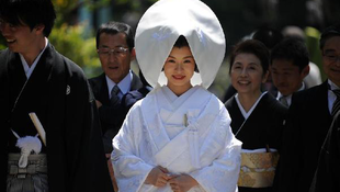 Hódít az egyszemélyes esküvő Japánban