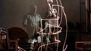 Picasso portréja fénnyel festve
