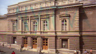 Nyomozás indult a Vörösmarty Színházat felújító cég ellen