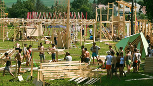 Így épült fel egy hét alatt a magyar falu