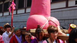 A japán csajok az óriási falloszokat imádják