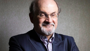 Kitüntették Salman Rushdie-t