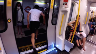 Futóverseny a metróban