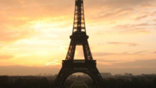 Új színt kap az Eiffel-torony