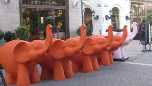 Színes elefántok lepik el Budapestet!