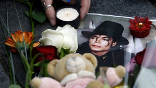 Még mindig nem hagyják békében nyugodni Michael Jacksont