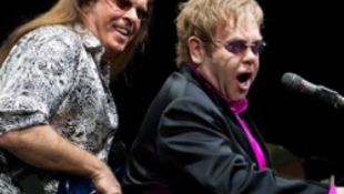 Öngyilkos lett Elton John zenésze