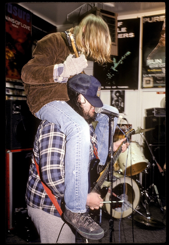 A Sweet Home Alabama jammelés szólóját Kurt Tad Doyle nyakában játszotta.<br />1990. február 14., San Francisco<br />Fotó: Jay Blakesberg