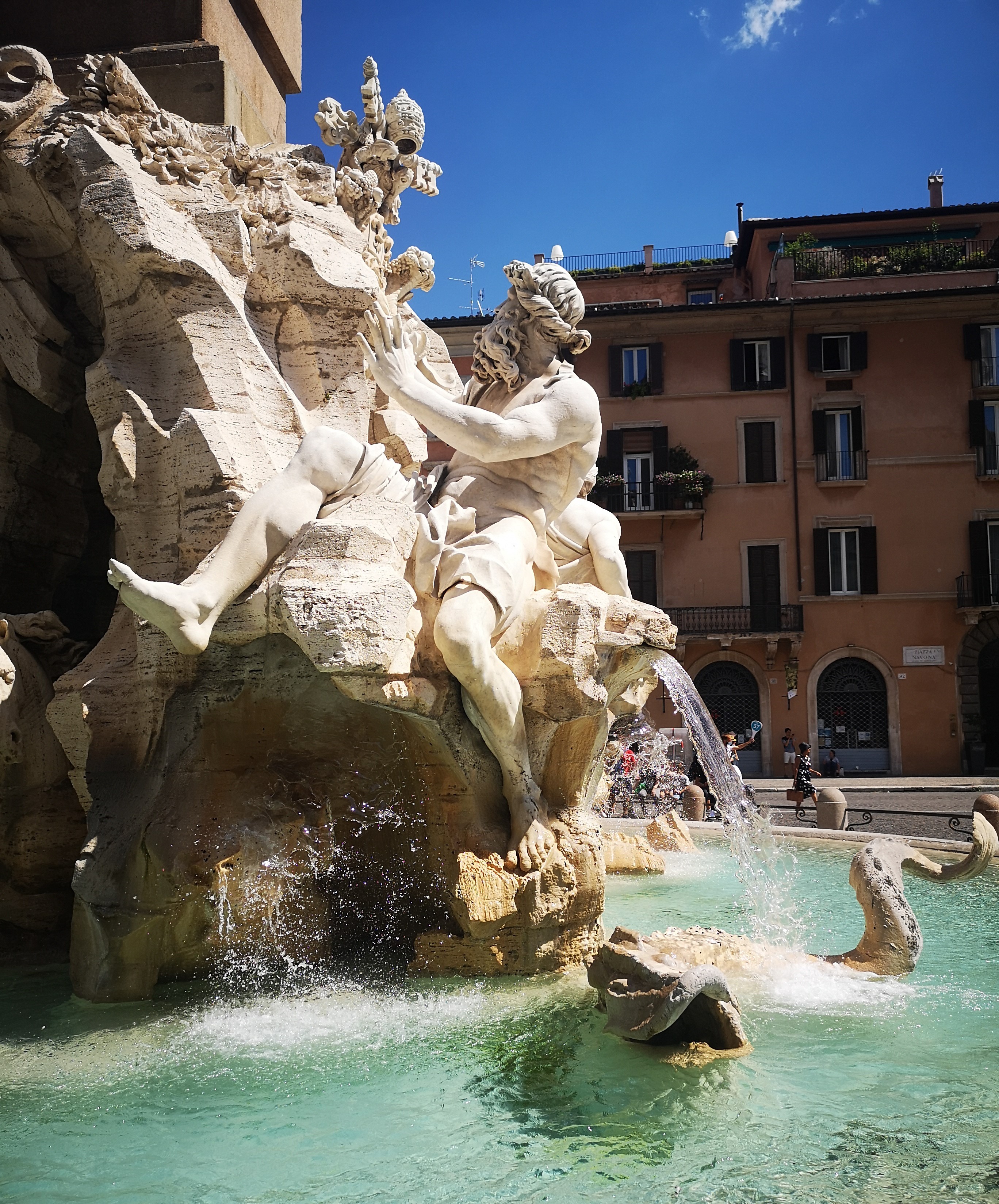 pzzanavona.jpg