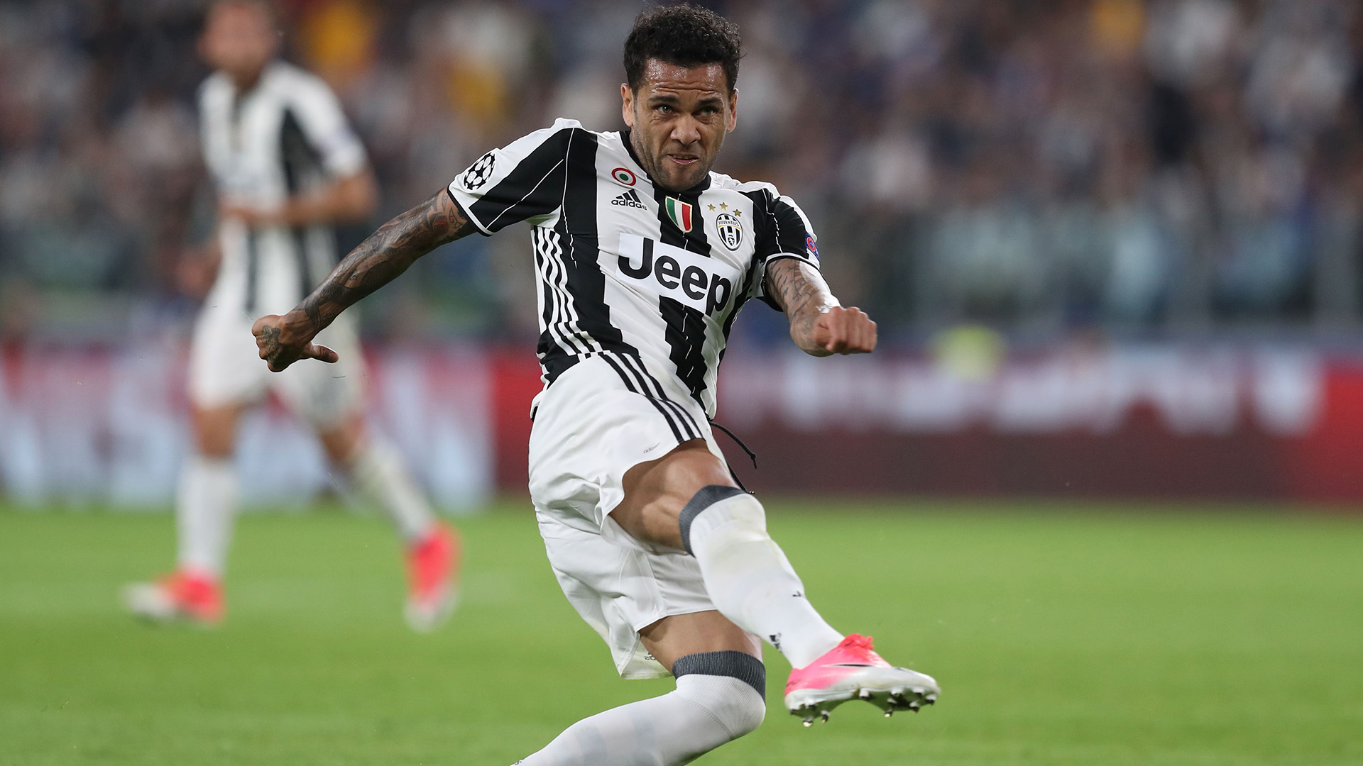 dani-alves-juventus-monaco-champions-league_36g40ee0u2qc16fnk881jpei3.jpg