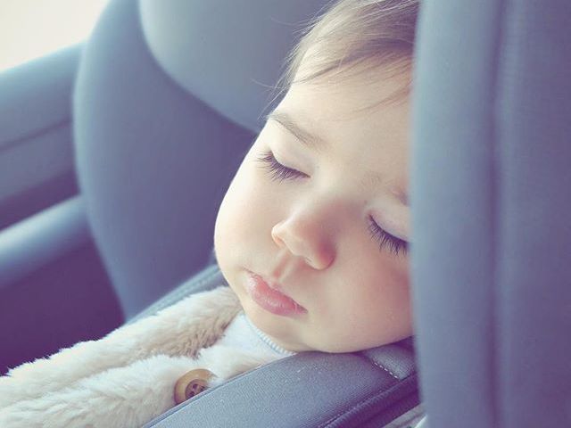 Alszunk ismét... Mozgólépcső nélkül, "rápihenünk" a nagy kalandokra. 
If anyone ask me about a perfection, I answer, she is that. A perfect purity. The first thing in my life, what I'm really proud of. #love #sosimply #mum #mygirl #little #cute #followme #lifelover 
