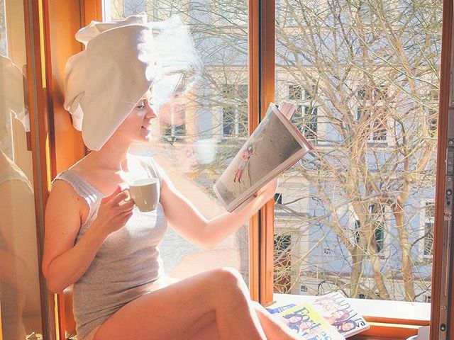 Nice to meet you, dear Friday! #inlovewithweekends #morning #morningcoffee #followme #sunismylife #sunshine #newspaper #moment #fromprague #momlife #travel #inspiration 