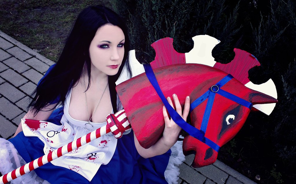 alice__madness_returns___cosplay_by_rylthacosplay-d60vis0.jpg