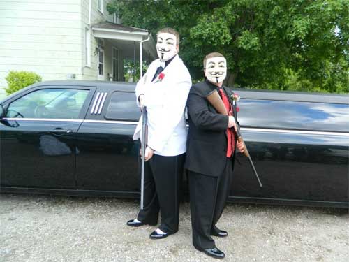 awkward-prom-photo-v-vendetta-mask.jpg