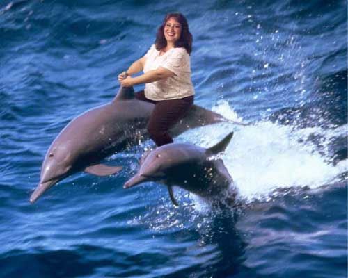 fake-vacation-photos-dolphin-woman.jpg