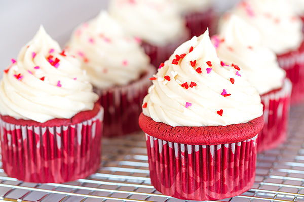 red-velvet-cupcakes-32-600.jpg