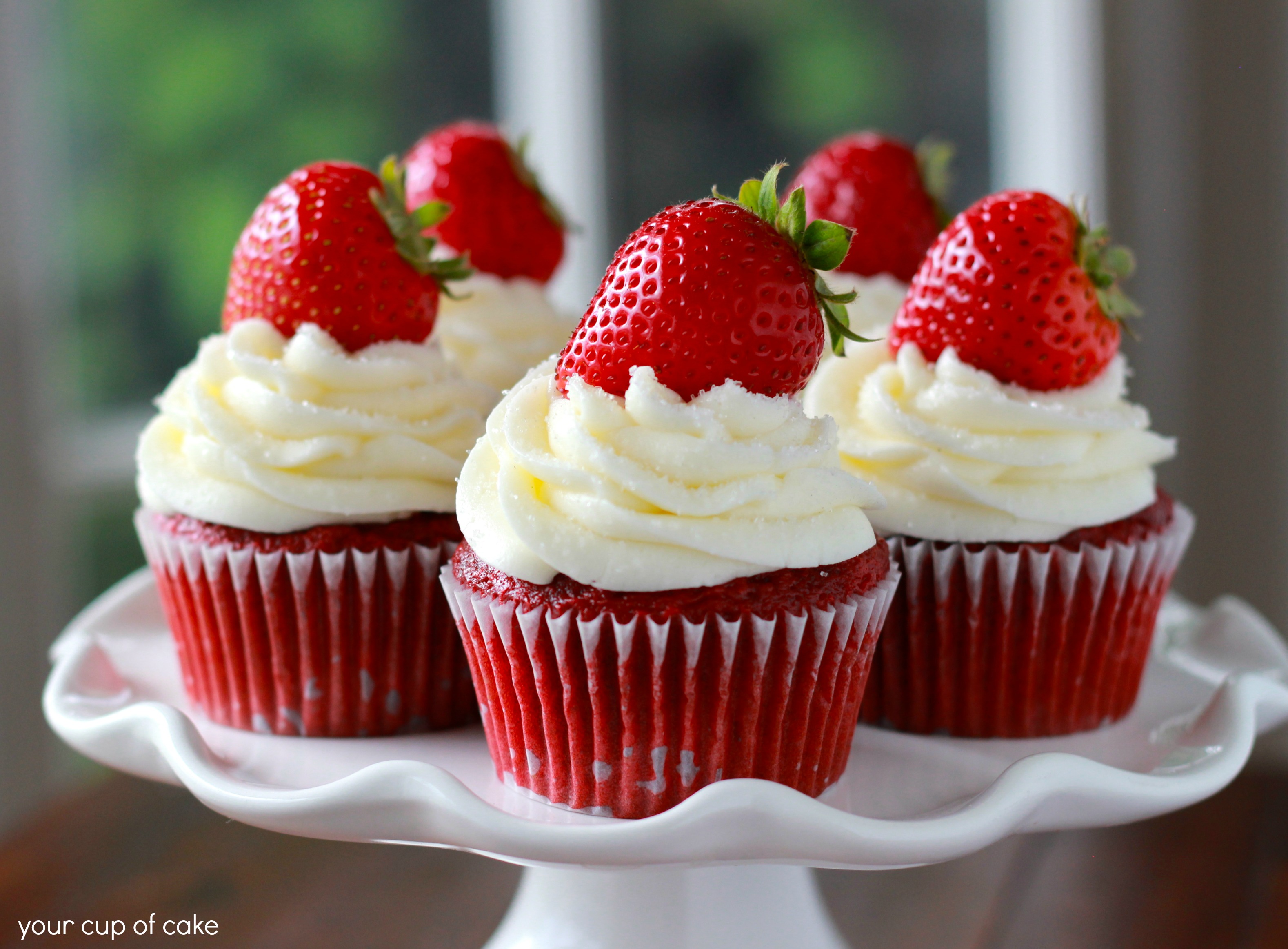 strawberry-red-velvet-cupcakes1.jpg