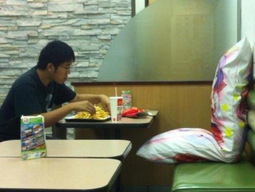 fastfood-customers-with-pillow.jpg