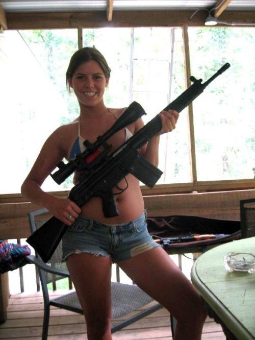 girls_with_guns_041.jpg