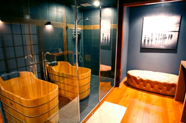 lovely-japanese-bath-with-bamboo-bath-and-mirrored-doors.jpg