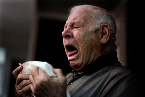 mid-sneeze-old-guy.jpg