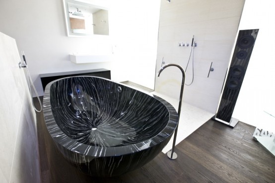 modern-freestanding-wood-bathtub-ocean-sailor-by-sasso-1-554x369.jpg