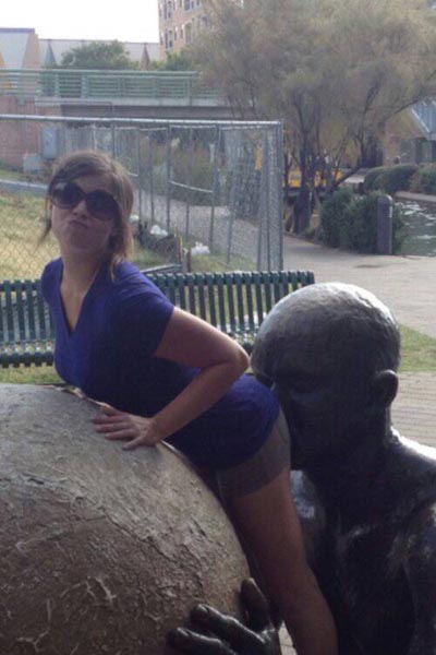 molesting-statues-butt-nose.jpg