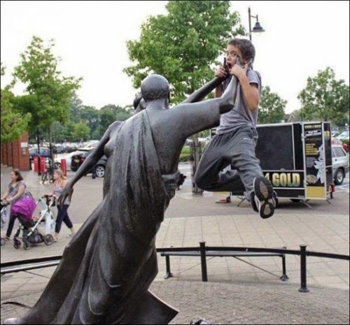 molesting-statues-kid-kill.jpg