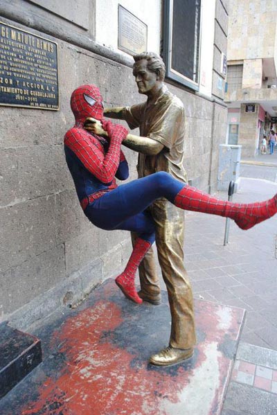 molesting-statues-spider-man.jpg