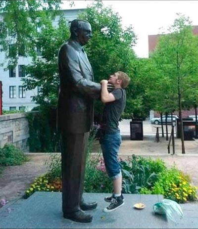 molesting-statues-stand-strangle.jpg