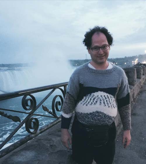 sweater-guy-niagara-falls.jpg
