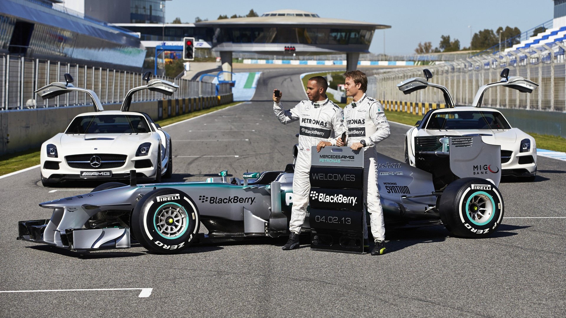 Mercedes-W04-F1-fansite.com_08.jpg