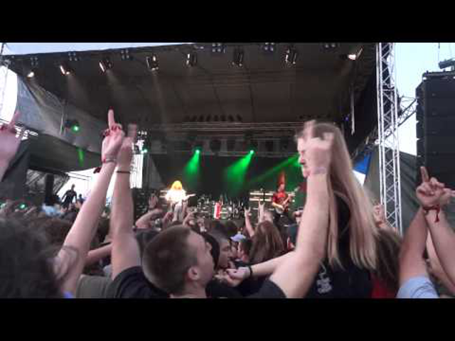 Dave Mustaine-t kövekkel dobálták meg Horvátországban