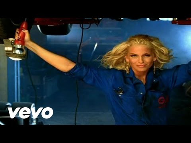 Összeverte pasiját a Girls Aloud sztárja, de ő is kapott