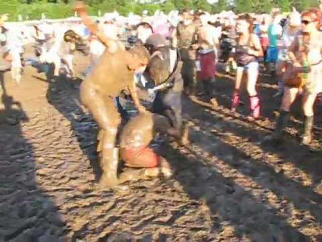 Hárman meghaltak, kilenc embert megkéseltek a Swedish House Mafia dublini buliján