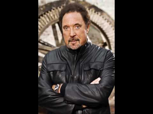 Tom Jonessszal dolgozik Jack White