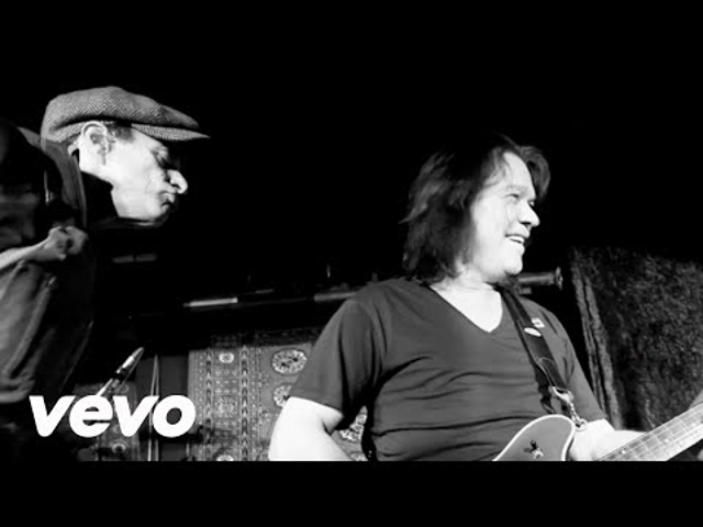 She's The Woman – Újabb pocsék klip a Van Halentől