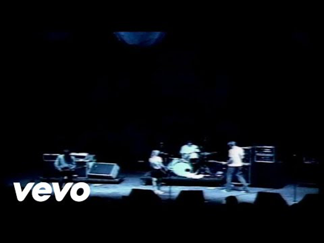 Tizenhárom év után előkerültek a Sonic Youth ellopott gitárjai