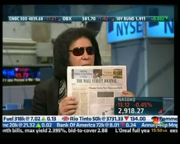 A Kiss énekese Whitney Houston halálával reklámozza cégét