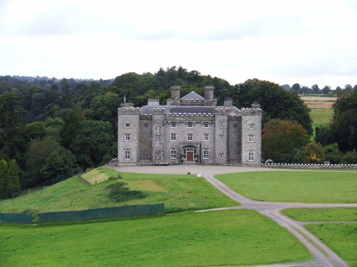 the-ancestral-home-of-the-conyngham-family-and-the-frequent-roaming-grounds-of-king-george-iv-irelands-slane-castle-located-in-county-meath-has-been-staging-concerts-th.jpg