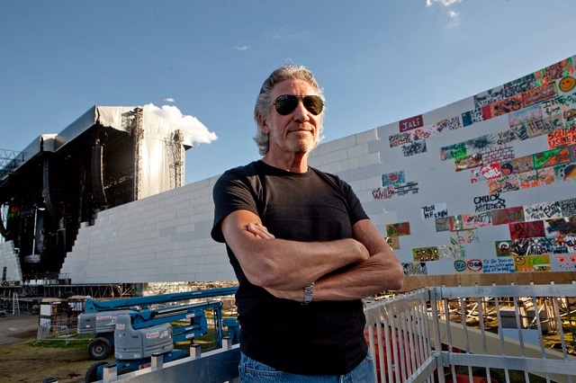 Roger-Waters-Wall-Quebec.jpg
