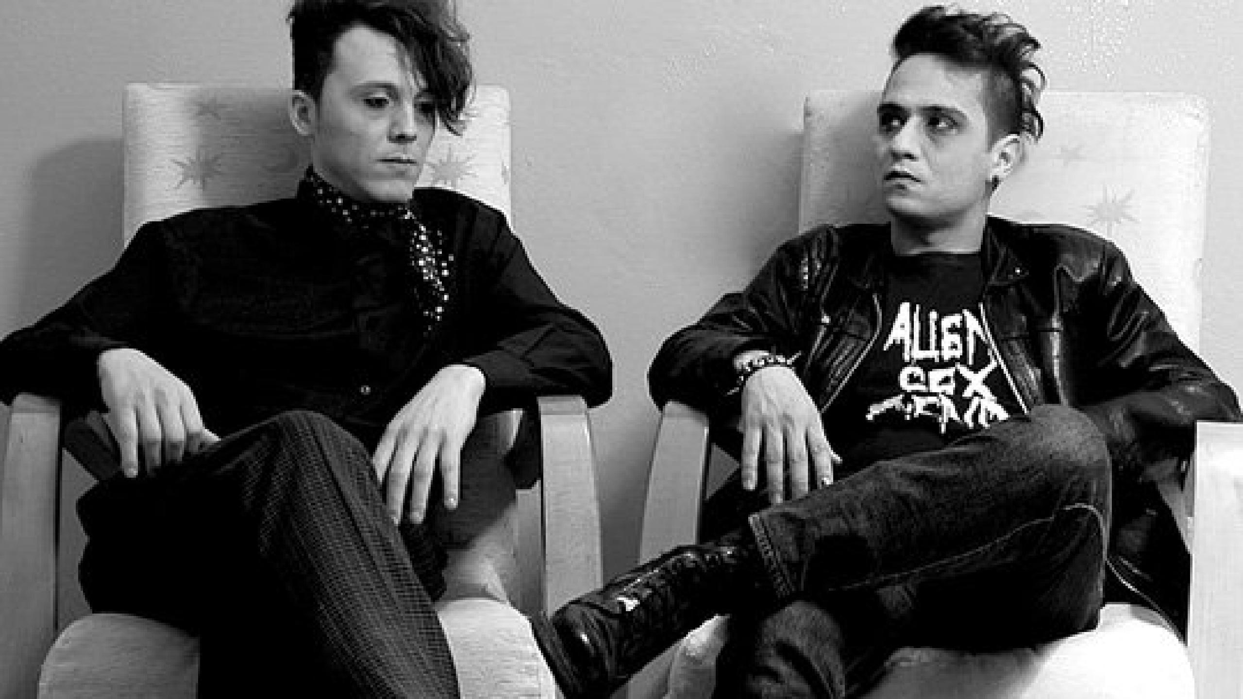 Дизайн папки. Идрис акбулут. Дайан крюгер и квентин тарантино. This is my grandmother she passed away. Дебра муни в молодости.